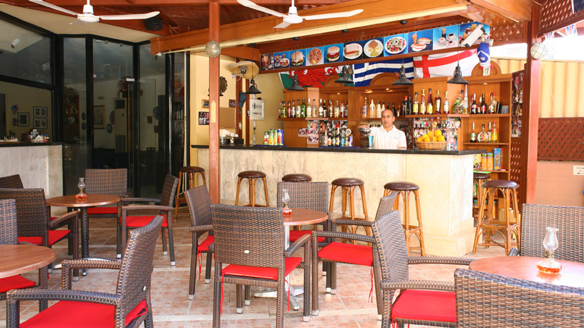 Latania Studios & Apartments